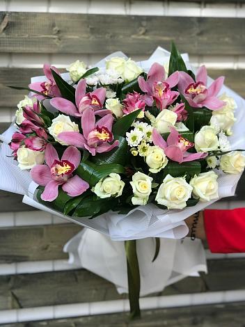 Букет цветов из: Розы и Хризантемы в Приупский