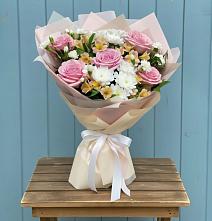 Букет цветов из:  Гвоздики, Орхидеи и Розы #REPLACE_PRED# Приупский