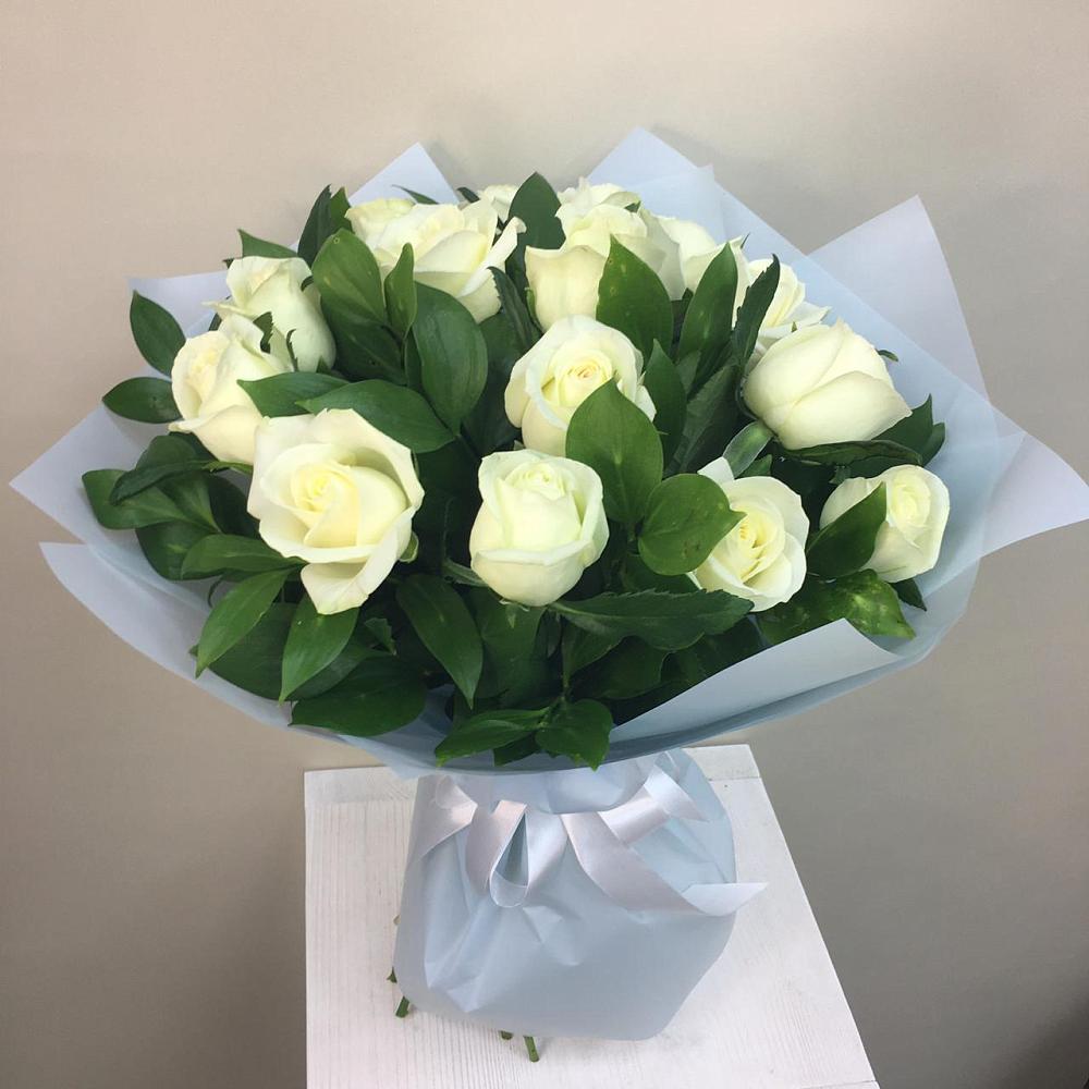 Букет 15 Белых роз Проуд в Приупский