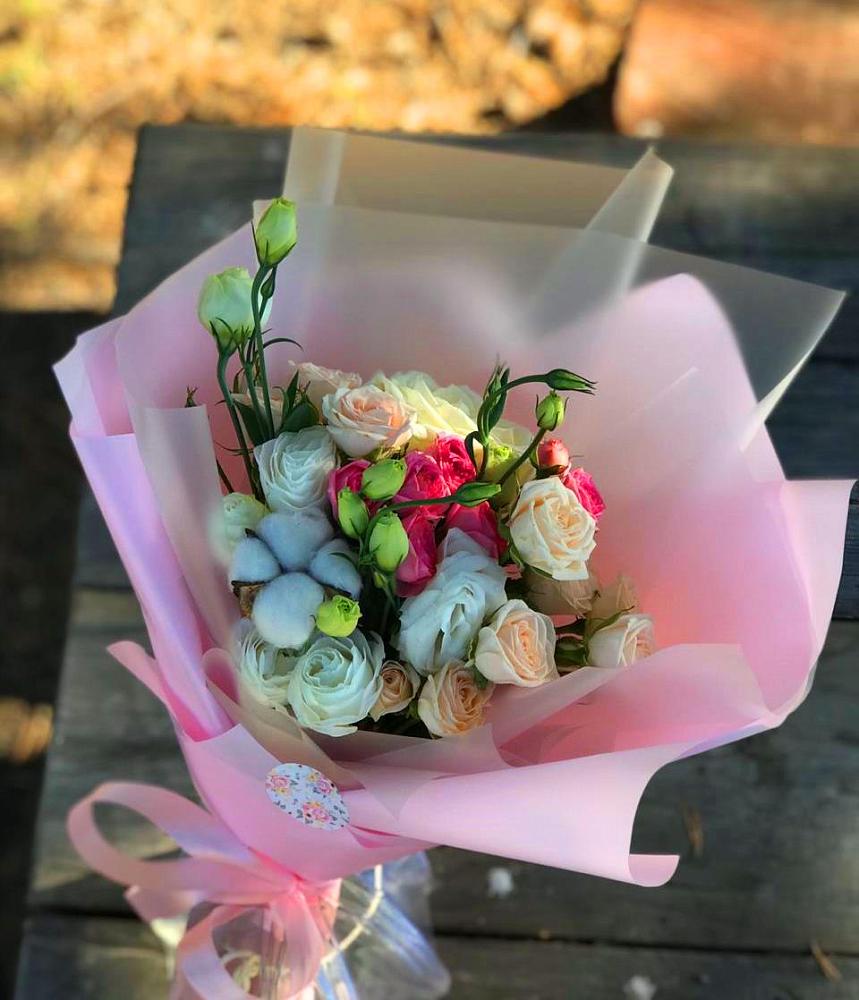 Букет цветов из: Розы и Лизиантусы в Приупский