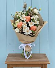 Букет цветов из:  Альстромерии, Лизиантусы, Розы и Хризантемы в Приупский