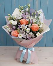 Букет цветов из:  Лизиантусы, Розы, Альстромерии и Гипсофила в Приупский