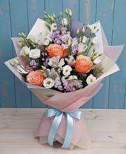 Букет цветов из:  Лизиантусы, Розы, Альстромерии и Гипсофила в Приупский