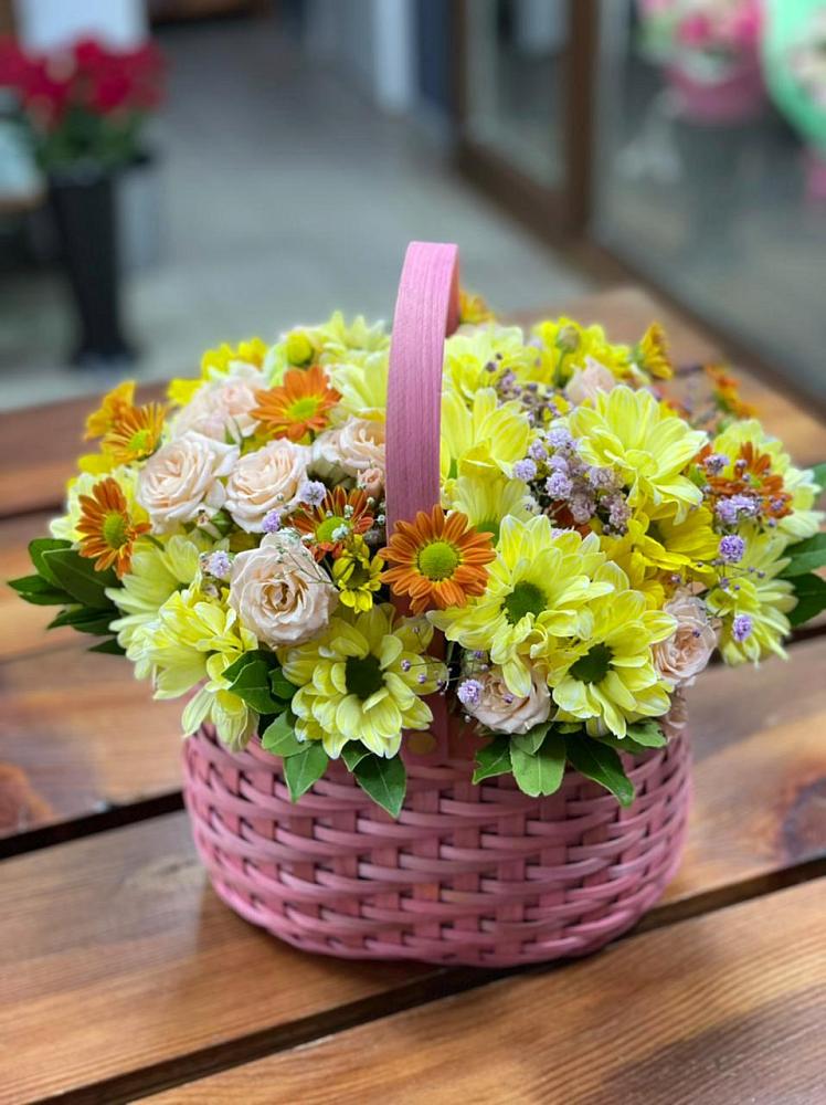 Цветочная композиция из Хризантемы и Розы в корзине в Приупский