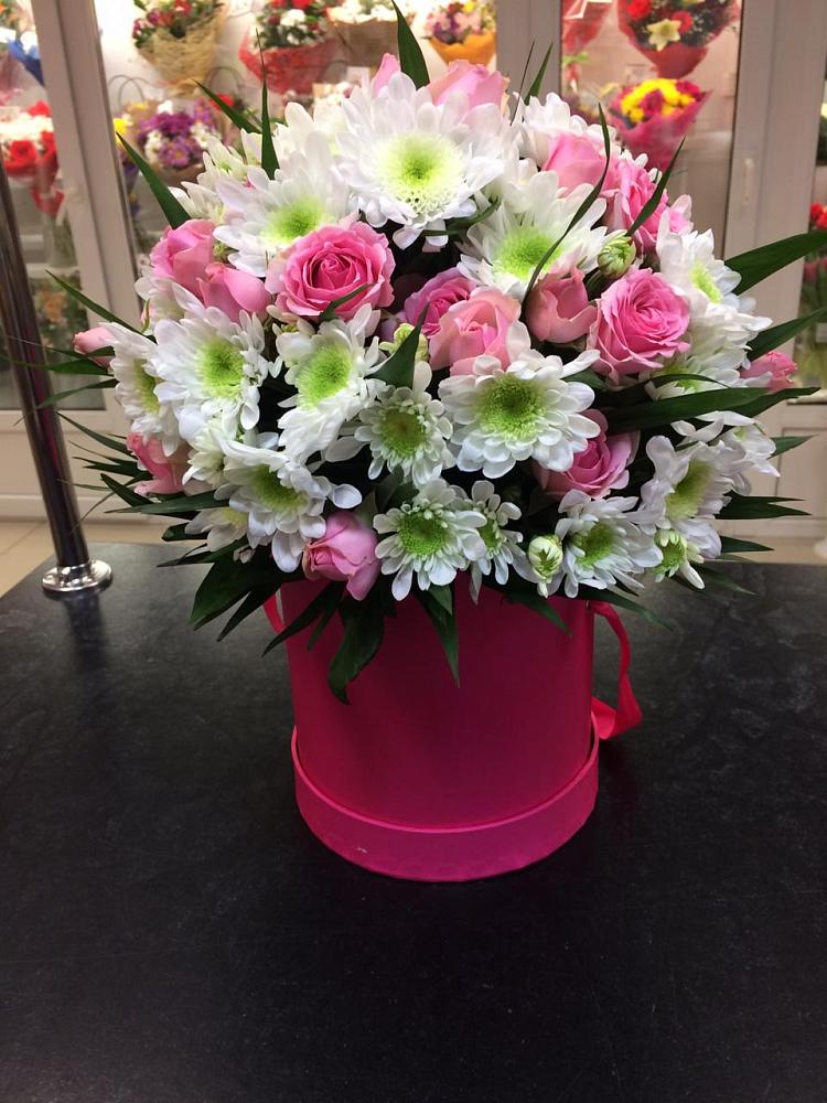 Цветочная композиция из Розы и Хризантемы в шляпной коробке в Приупский