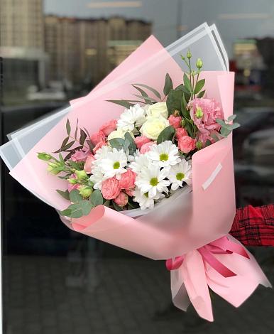 Букет цветов из: Розы, Лизиантусы и Хризантемы в Приупский