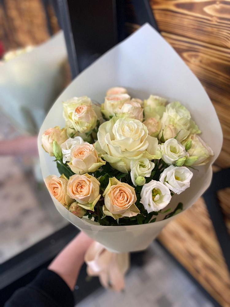 Букет цветов из: Розы и Лизиантусы в Приупский