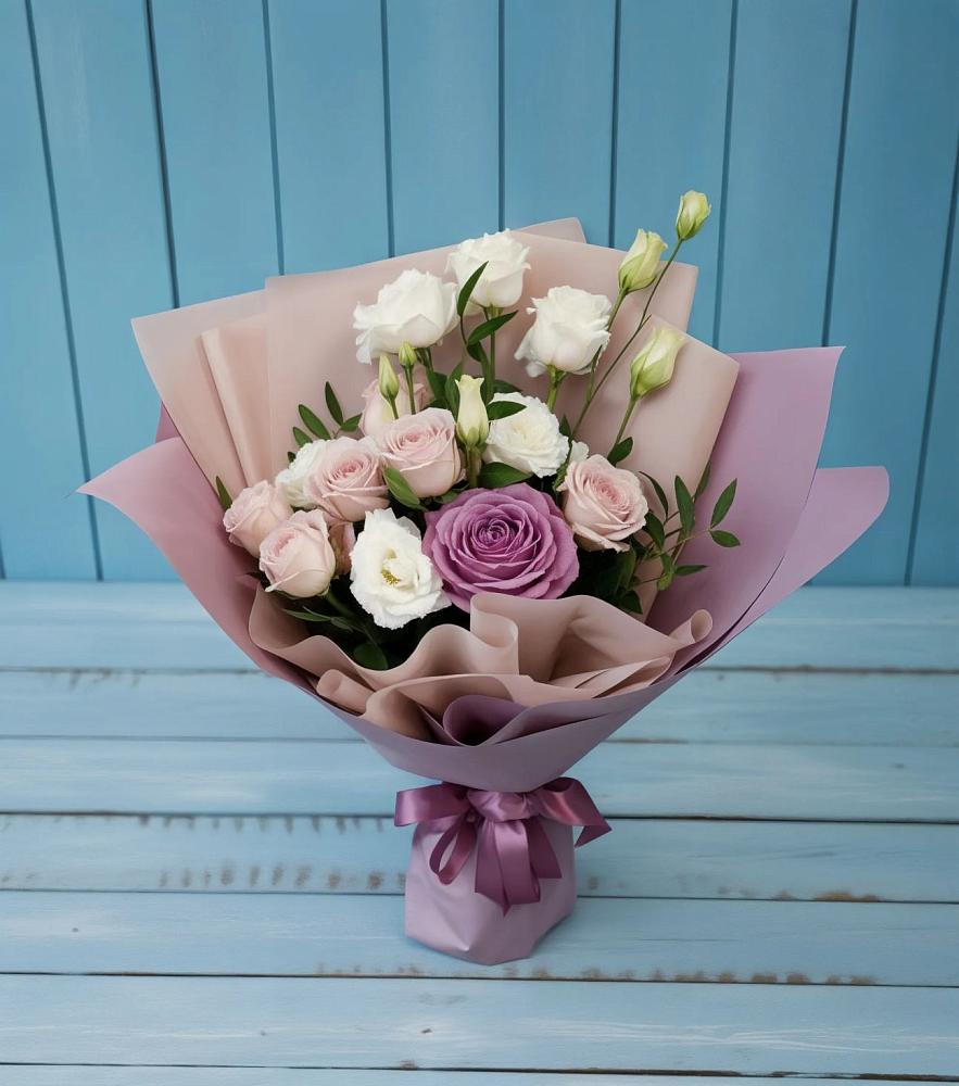 Букет цветов из: Розы и Лизиантусы в Приупский